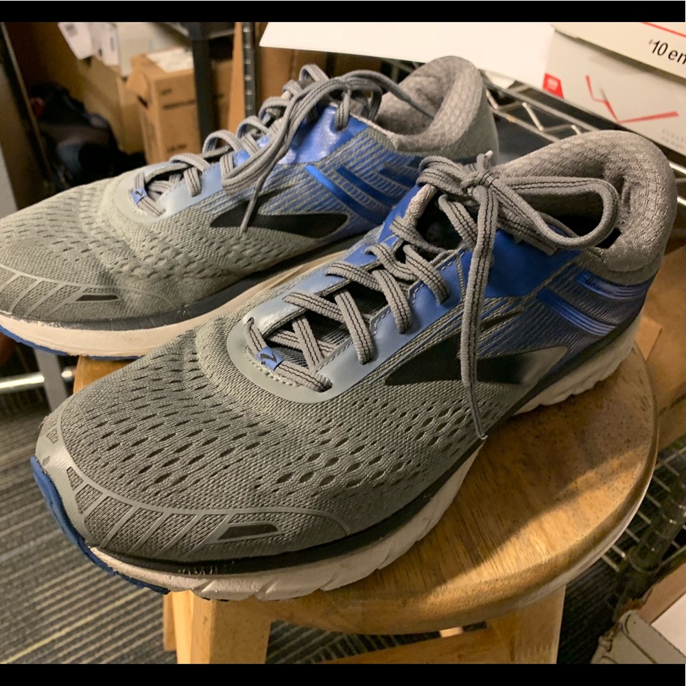 Brooks Tennis shoes men